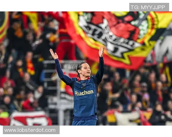 足球明星身上的伤疤见证了他们奋斗的历程与不屈的精神