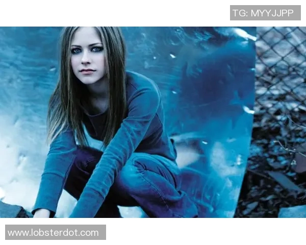 黑白经典足球明星壁纸展现运动之美与激情的完美结合